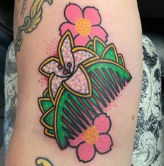 a woman's thigh with flowers and leaves painted on the side of her leg