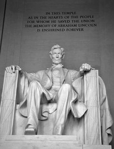 the lincoln memorial is shown in black and white