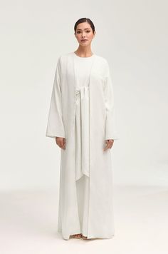 Elegant Abayas, Islamic Modest Fashion, Eastern Dresses, White Dress Formal, Nikkah Dress, Open Abaya, Modest Summer, Modest Summer Outfits, Modest Fits