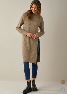 A luxe heathered knit in a lofty soft fabric, knee length tunic with long sleeves, mock neck, deep front side slit, all made of recycled fibers and wool blended perfectly with a relaxed urban silhouette. Available in 2 colours Heather Brown, Heather Grey. 50% Recycled Polyester, 30% Nylon, 14% Polyester, 6% Fine Wool. Diamond Wedding Jewelry, Heather Brown, Spartina 449, Neck Deep, Childrens Jewelry, Fall Shopping, Tunic Sweater, Autumn Summer, 2 Colours