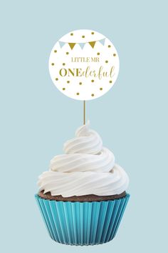 a cupcake with white frosting and a sign that says, little me oneder ball