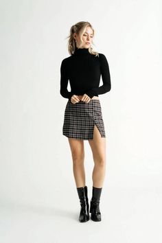 Black High Waisted Plaid Mini Skirt - Short Skirt With Slit Checkered Mini Skirt Outfit, Plaid Mini Skirt Outfit, Black Plaid Mini Skirt, Square Skirt, Black Plaid Skirt, Boots For Winter, Follow The Sun, Mini Outfit, Miniskirt Outfits