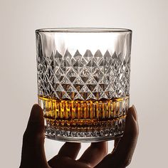 Bourbon's best friend, the vintage diamond glasses Luxury Drinks, Jack Torrance, Bourbon Glasses, Liquor Glass, Bourbon Tasting, Bar Glasses, Red Wine Glasses, Traditional Diamond, Whiskey Glass