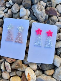 Christmas Resin Earrings, Uv Resin Jewelry, Laser Cut Jewelry Acrylic, Profitable Crafts, Christmas Resin, Christmas Craft Fair, Diy Earrings Polymer Clay, Laser Cut Jewelry, Glitter Earrings