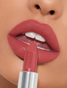 Best Lipstick Brand, Glam Bedroom, Batons Matte, Lip Gloss Colors, Lipstick Brands