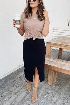 Pencil Skirt Outfits, Business Casual Outfits For Work, Summer Work Outfits, Elegante Casual, Black Pencil Skirt, Black Pencil, Casual Work Outfits, Maxi Skirts, Body Con Skirt