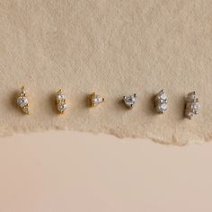 Notre ensemble de boucles d'oreilles en grappe de diamants comprend de délicates boucles d'oreilles à tige en diamant, chacune étincelante d'une élégance intemporelle ✨ Disponibles en lot unique de trois ou en lot de six, ces pièces délicates sont parfaites à mélanger et à assortir pour ajouter une touche de sophistication à n'importe quelle tenue !

 Cette annonce peut être achetée sous la forme d’un ensemble de 3 boucles d’oreilles simples ou d’un ensemble complet de 3 paires de boucles d’ore Dainty Stud Earrings, Initial Tag Necklace, Dainty Initial Necklace, Diamond Huggies, Dainty Studs, Tiny Diamond, Birthstone Gifts, Stud Set, Pave Ring