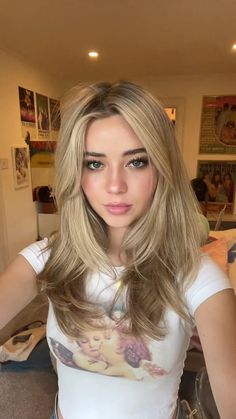 Hair Cut Long Face Girl, Curtain Bang Layers Medium Hair, Curtain Bangs Long Hair Circle Face, Layers Inspo Medium Hair, Blonde Blowout Layers, Blond Hair Tones, Blonde Side Part Hairstyles, Cute Layered Haircut Mid Length Straight, Face Framing Layers Volume