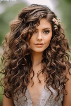 Cascading curls exude elegance and are perfect for weddings or special occasions. Create this look by using a curling iron equipped with a larger barrel size to achieve those cascading curls effortlessly. Click here to check out more curled hairstyles that will make you want to curl your hair right now. Formal Hair Down, Wedding Curls, Curls Hair, Curly Wedding Hair, Curls For Long Hair, Long Hair Wedding Styles, Pin Curls, Wedding Hair Down, Wedding Hairstyles For Long Hair