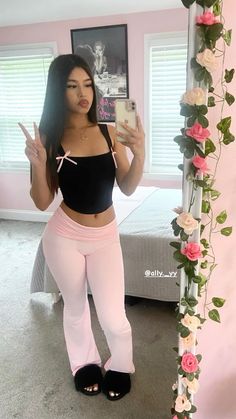 Trendy Latina Outfits, Cute Red Outfits Baddie, Picture Poses Baddie, Cute Basic Baddie Outfits, Pink Out Day Outfits, Outfit Ideas For The Park, Club Outfits For Petite Women, Baddie Full Body Pictures, Juliana Rmah Outfits