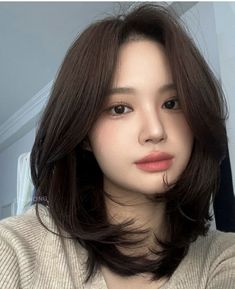 Rounded Lob Haircut, Short Layered Haircuts Round Face, Hair Cut For Round Face Shape Girl Asian, Short Hair Korean Style Round Face, Shoulder Length Hair Asian, Korean Haircut For Chubby Face, Asian Short Hair Round Face, Hairstyle Medium Hair, Short Hair Korean