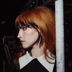 Hayley Williams Side Profile, Two Toned Bangs, Hayley Williams Icons, Hair Theory, Paramore Hayley, Hair Dye Tips, Hayley Paramore, Euphoria Makeup, Fox Hair