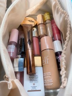 Pretty Skin Care, Pretty Skin, Makeup Essentials, Girls Makeup, Pretty Makeup