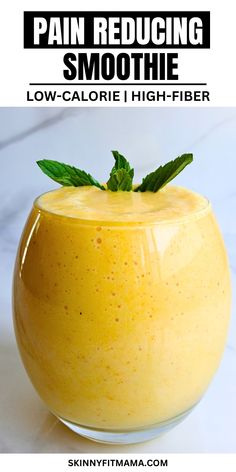 Want a smoothie recipe that helps reduces pain associated with inflammation? Try this delicious anti-inflammatory turmeric smoothie. It comes with few ingredients and takes you on a tropical ride. Turmeric Recipes Drinks, Anti Inflamatory Smoothie, Inflammation Smoothie, Turmeric Smoothie, Turmeric Recipes