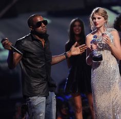 taylor swift accepts an award for her performance on the x factor at the 2012 american music awards