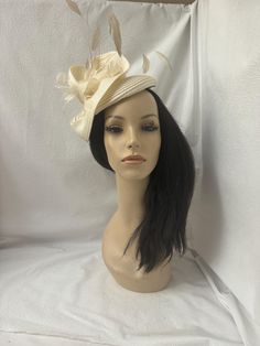 If you are looking for a timeless, elegant, chic, easy to wear ivory women's Fascinator hat that can be worn for any special occasion, then this vintage design ivory creamy (off-white) round pillbox hat with flirty airy feathers is the perfect hair accessory to elevate your look. Design with you in mind, can be easily styled for wedding whether your the bride, mother of the groom, bridesmaid or guest. It offers head coverage which is great for any formal church, synagogue or chapel events. Unique in design and guaranteed to turn heads at any outdoor events such as Races, Derby, tea parties or brunch and a gift option for the fashionista in your life who appreciate handmade, luxury, timeless statement accessories. Easy to Wear Worn on either side Clip underneath headband upon request Handma Derby Tea Party, Ivory Fascinator, Cream Hat, Hat Cream, Bridal Hat, Fascinator Hat, Statement Accessories, Pillbox Hat, Tea Parties