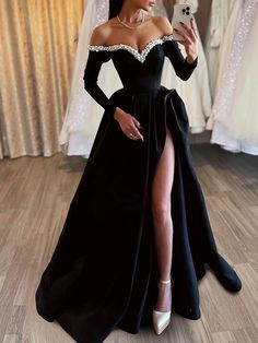 Formal Masquerade, Prom Dresses Long A Line, Prom Dresses Long Black, Portret Feminin, Split Prom Dresses, Haine Diy, Glamorous Party, Gown Black, Long Sleeve Prom