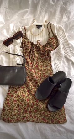 Thrift Store Fall Outfits, Clothing Inspiration Aesthetic Summer, Trendy Fancy Outfits, Girly Vintage Aesthetic Outfits, Marriage Guest Outfit, Spring Downtown Girl Outfits, Twighlight Aesthetic Outfits, Cinnamon Girl Aesthetic Outfit, Tsitp Aesthetic Outfits