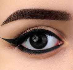 Makeup Ideas For Summer, Eyeliner Trends, Eye Kajal, Bronze Makeup Look, Eyeliner Application, Pretty Eye Makeup, Kajal Eyeliner