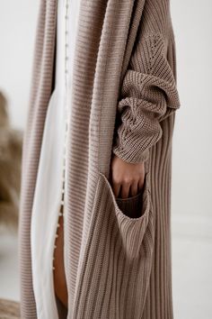 Oversized Long Cardigan Outfit, Open Knit Cardigan For Fall Loungewear, Open Knit Cardigan For Loungewear, Oversized Soft Knit Cardigan, Cozy Open Knit Sweater Coat For Layering, Chunky Knit Open Front Outerwear For Layering, Cozy Long Beige Cardigan, Cozy Oversized Knit Cardigan, Beige Long Sleeve Chunky Knit Cardigan