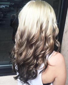 Light to Dark Ombre Jahodová Blond, Blonde And Black Hair, Best Ombre Hair, Underlights Hair, Dark Ombre