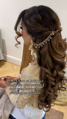 Hair Do For Engagement Indian, Hair Styles On Gharara, Simple Reception Hairstyles, Mehndi Guest Hairstyle, Jewelry For Mehndi Function, Hair Styles For Haldi Function, Indian Wedding Hair Updo, Indian Guest Hairstyle, Tamil Wedding Guest Hairstyle