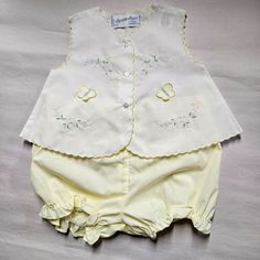 A Little Angel Diaper Shirt & Bloomers Vintage 70's 2 Piece Set Button Front Floral Embroidery Yellow Scalloped Trim Butterflies Yellow Ruffled Leg Bloomers 65% Polyester 35% Cotton Size 3-6 Months No Holes Stains Or Damage Perfect Nwot Condition Smoke Free Home Bloomers Vintage, Hoodie And Leggings Outfit, Butterflies Yellow, Diaper Shirt, Green Gingham Dress, Mickey Mouse Outfit, Pumpkin Outfit, Gingham Jacket, Bear Jacket