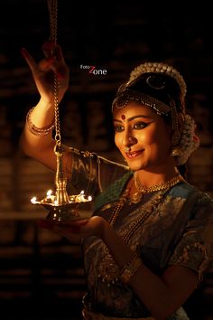 Baratha Natyam Photography, Bharatanatyam Poses Photography, Bharatnatyam Photography, Bharatnatyam Photoshoot, Bharatanatyam Photoshoot, Bharathanatyam Photography, Arangetram Photoshoot, Classical Dance Photography, Bharat Natyam