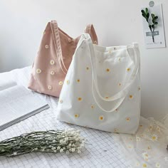 Casual Embroidery, Small Canvas Bags, Tote Crochet, Daisy Crochet, Sac Diy, Embroidered Tote Bag, Embroidered Tote, Embroidery Bags, Cute Embroidery