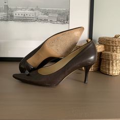 These Are A Classic, Must Have, Supremely Made. Perfect Pump, Brown Buttery Leather. No Rips Or Scratches. Vintage 1980s, Made In Italy. Gucci Size 7.5, Runs Half A Size To A Size Small. Gucci Shoes, Leather Pumps, Vintage Leather, Shoes Women Heels, Shoes Heels, Pumps, Gucci, Running, Women Shoes