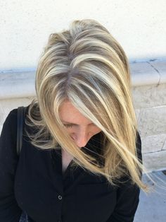 Blonde Hair With Grey Highlights, Long Hair Highlights, Grey Blonde Hair, Dyed Blonde Hair, Blending Gray Hair, Honey Blonde Hair, Gray Hair Highlights, Blonde Hair Looks