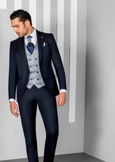 Groom Suit Black, Tie A Necktie, Black Suit Wedding, Classy Suits, Wedding Suits Groom, Groom Tuxedo, Fashion Suits For Men