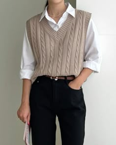 Skirt Styling, Sweater Vest Outfit, 일본 패션, Business Casual Outfits For Work, Everyday Fashion Outfits, Neue Outfits, Classy Work Outfits, Stylish Work Outfits