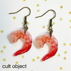 "shrimp dangle drop earrings - miniature food - seafood DISCLAIMER: while these earrings may appear 3 dimensional, they are not. They are made from flat plastic and domed resin (double sided) and are not miniature shrimps earrings are approximately 1\" x 0.75\" nickel free Please see my other listings for unique, handmade items!! *Please note that while I strive for a perfect and consistent product, this item is handmade and by nature may have slight imperfections." Unique Earrings Weird, Miniature Earrings, Shrimp Earrings, Silly Earrings, Interesting Earrings, Crazy Earrings, Food Seafood, Earrings Food, Weird Jewelry