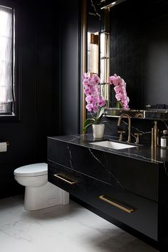 Black powder room with gold accents Moody Powder Room, Black Powder Room, Black Marble Bathroom, Black Wall Tiles, Modern Powder Room, Powder Room Vanity, White Marble Floor, Black Toilet