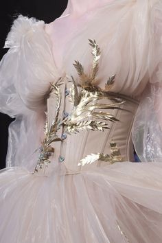 Detail Couture, Royal Core, Guo Pei, Couture Mode, Fairytale Dress, Princess Aesthetic, Fantasy Dress, Fantasy Fashion, Fall 2017