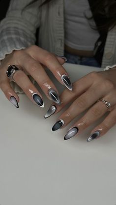 Scorpio Beauty, Techno Nails, Halo Nails, Neutral Nail Art Designs, Black Chrome Nails, Stone Nail Art, Sculptured Nails, Chrome Nails Designs, Gothic Nails