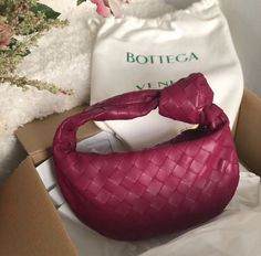 Winter Outfits Classy, Gift Ideas Minimalist, Bottega Veneta Jodie Mini, Mini Jodie Bag