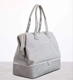 Weekend Duffle Bag, Grey Bag, Easy Packing, Dog Clip, Duffle Bags, Your Shoes, Velcro Straps, Weekender Bag, Laptop Sleeve