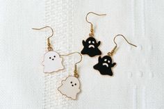 Take a spooky plunge into Halloween fashion with these 'Black Ghost' earrings. Fun and stylish, these unique earrings will give your outfit a mysterious and daring edge. 🎃 Earring Charm: Halloween Alloy Enamel Pendants 🎃 Earring wire: 18 K Gold Plated (base metal: stainless steel) • The color displayed may vary depending on your screen. Ghost Earring, House Earrings, Enamel Pendants, Black Ghost, Earring Charm, White Ghost, Earring Wire, Ghost Earrings, Earrings Halloween