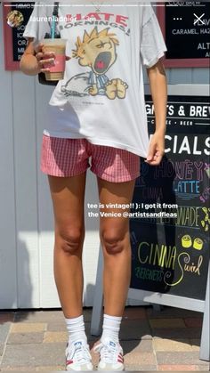 Casual Roadtrip Outfit, Book Fair Outfit Ideas, Wifey Aesthetic Outfit, Linen Shorts Street Style, Halifax Aesthetic Outfits, Summer Fit Casual, Pink Gingham Shorts Outfit, Summer Fits For Mid Size Women, Summer Aesthetic Outfit Women