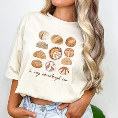 Get ready to be obsessed with this sourdough bread baker shirt! It is the best gift for a friend of baking shirt for yourself. This shirt is printed on the trendy and comfortable Comfort Colors 1717 tee.  PLEASE NOTE: Tee is a relaxed fit when you order your typical sizing. HOWEVER, If you prefer an oversized tee fit or t-shirt dress fit as shown on our model, we recommend sizing up 1-2 sizes. Reference our size chart in the photos for details. Also- colors may vary slightly on a computer screen. ✅ HOW TO ORDER 1. Please check and review all photos and item description 2. Select your shirt size and colour from the selection menu 3. Choose which quantity is right for you 4. Select add to cart. You can continue shopping or check out. 5. You order is processed and will ship to you quickly and Gift Bread, Cooking Shirt, Coquette Clothing, Baker Shirts, Food Shirt, Bread Baker, Information Processing, Foodie Gifts, Sourdough Bread