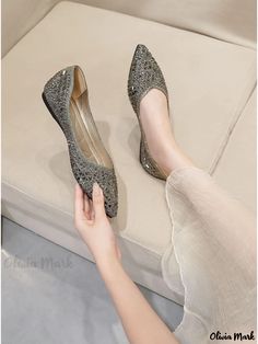 Olivia Mark - Classic PU Flat Shoes: Stylish Simplicity for Every Occasion Season Activity, Elegant Theme, Seasons Activities, Shoes Stylish, Elegant Themes, Plain Style, Olivia Mark, Style Elegant, Flat Shoes