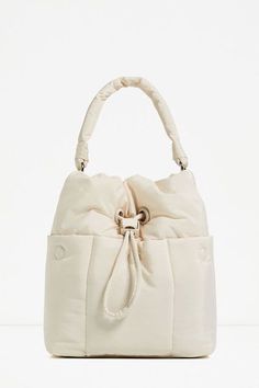 Puffer coats are all the rage this season; why not play around with the trend on your bag, too? Zara Quilted Maxi Bucket Bag, $49.90, available at Zara.  #refinery29 http://www.refinery29.com/2016/09/124699/new-bag-trends-fall-2016#slide-5 Black And White Bags, Canvas Bag Design, Zara Bags, Latest Bags, Diy Tote Bag, Sanya, Bag Trends, Bag Ideas, Quilted Bag