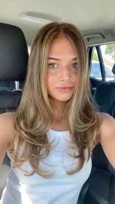 Golden Balayage Light Brunette Hair, Cut Bangs, Rambut Brunette