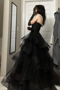 Prom Dress Tiered, Friend Questions, Highschool Outfits, Big Dresses, Gorgeous Prom Dresses, Prom Ideas, Dream Dresses, Poses Reference, Prom Dress Inspiration