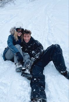 Cute Couples Christmas Pictures, Snow Day Pictures, Fun Photo Ideas, Winter Couple Pictures, Christmas Couple Photos, Christmas Couple Pictures, Snow Couple, Snow Photoshoot, Couples Christmas