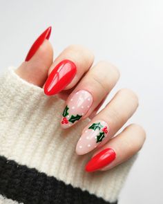 Holly Nails, Easy Christmas Nails, Simple Christmas Nails, Christmas Gift Nails, Christmas Nail Designs Easy, Red Chrome Nails, Christmas Nail Art Easy