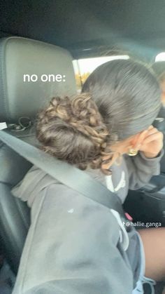 Hallie Ganga, Messy Bun Curly Hair, Middle Part Curly Hair, Curly Hair Dos, Preppy Hairstyles, Mixed Curly Hair, Curls For The Girls, Hair School, Edges Hair