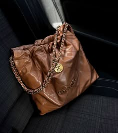 Tote Bag Chanel, Brown Chanel, Chanel 22, Tote Bag Luxury, Chanel Tote Bag, Parisian Lifestyle, Brown Tote Bag, Fav Color, Chanel Tote